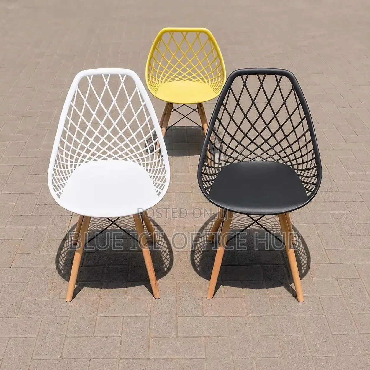 Modern Designed Plastic Chair With Wooden Legs