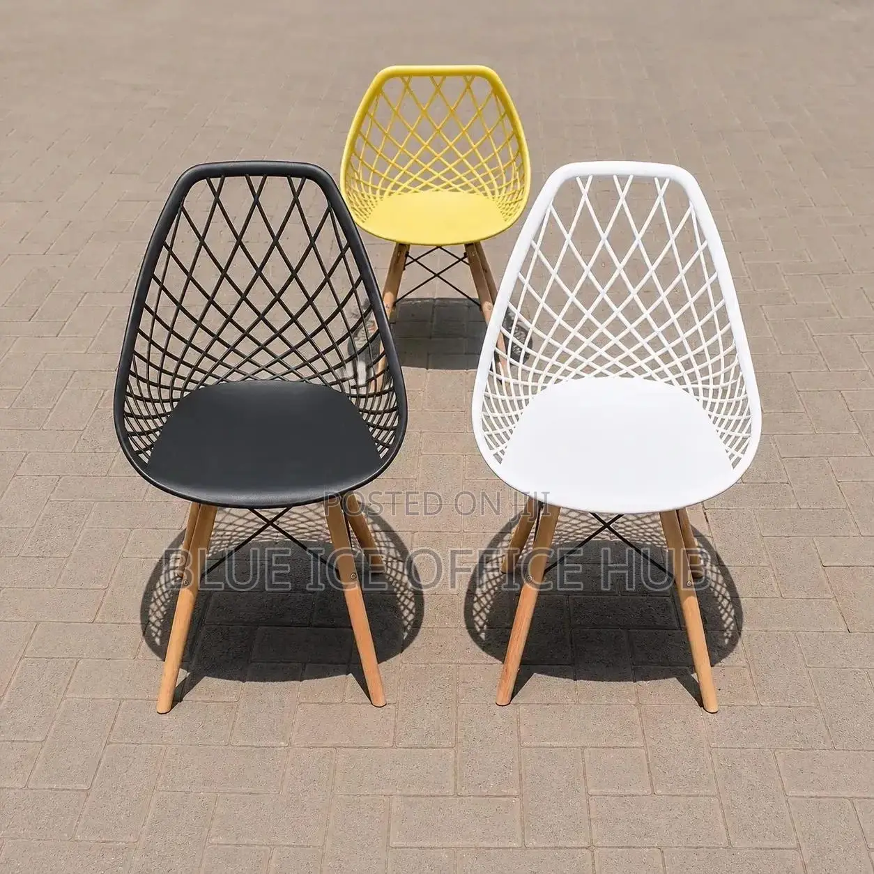 Modern Designed Plastic Chair With Wooden Legs