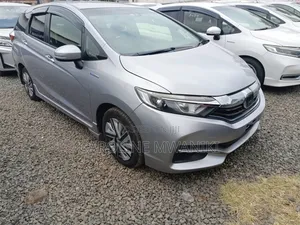 Honda Fit Shuttle 2019 Silver