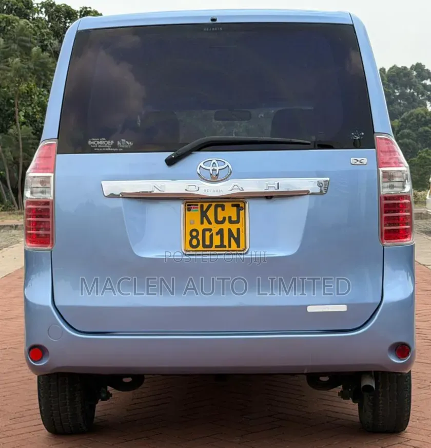 Toyota Noah 2009 Blue