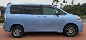 Toyota Noah 2009 Blue
