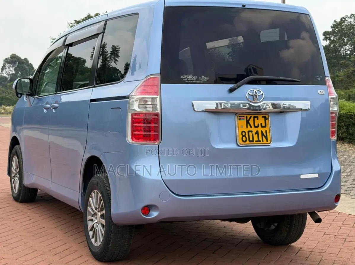 Toyota Noah 2009 Blue