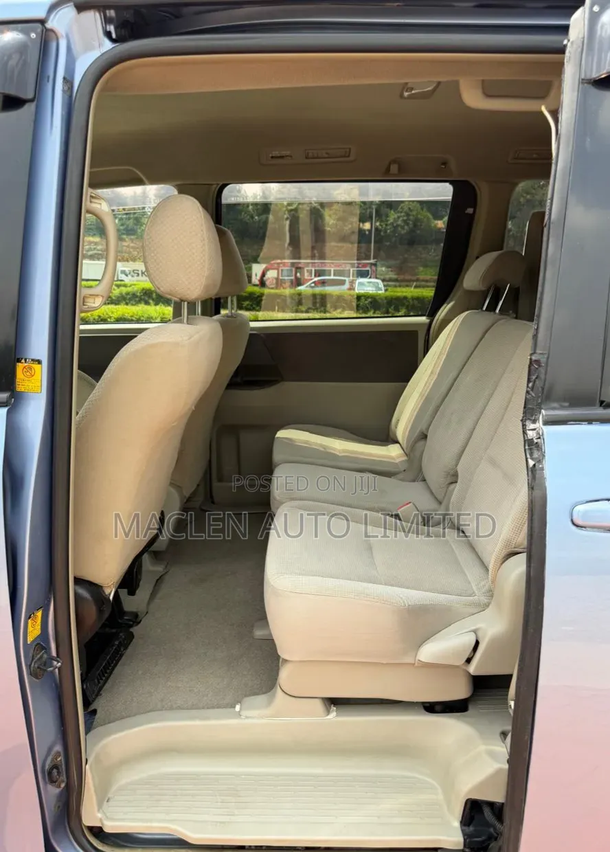 Toyota Noah 2009 Blue