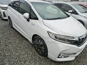 Honda Fit Shuttle 2019 White