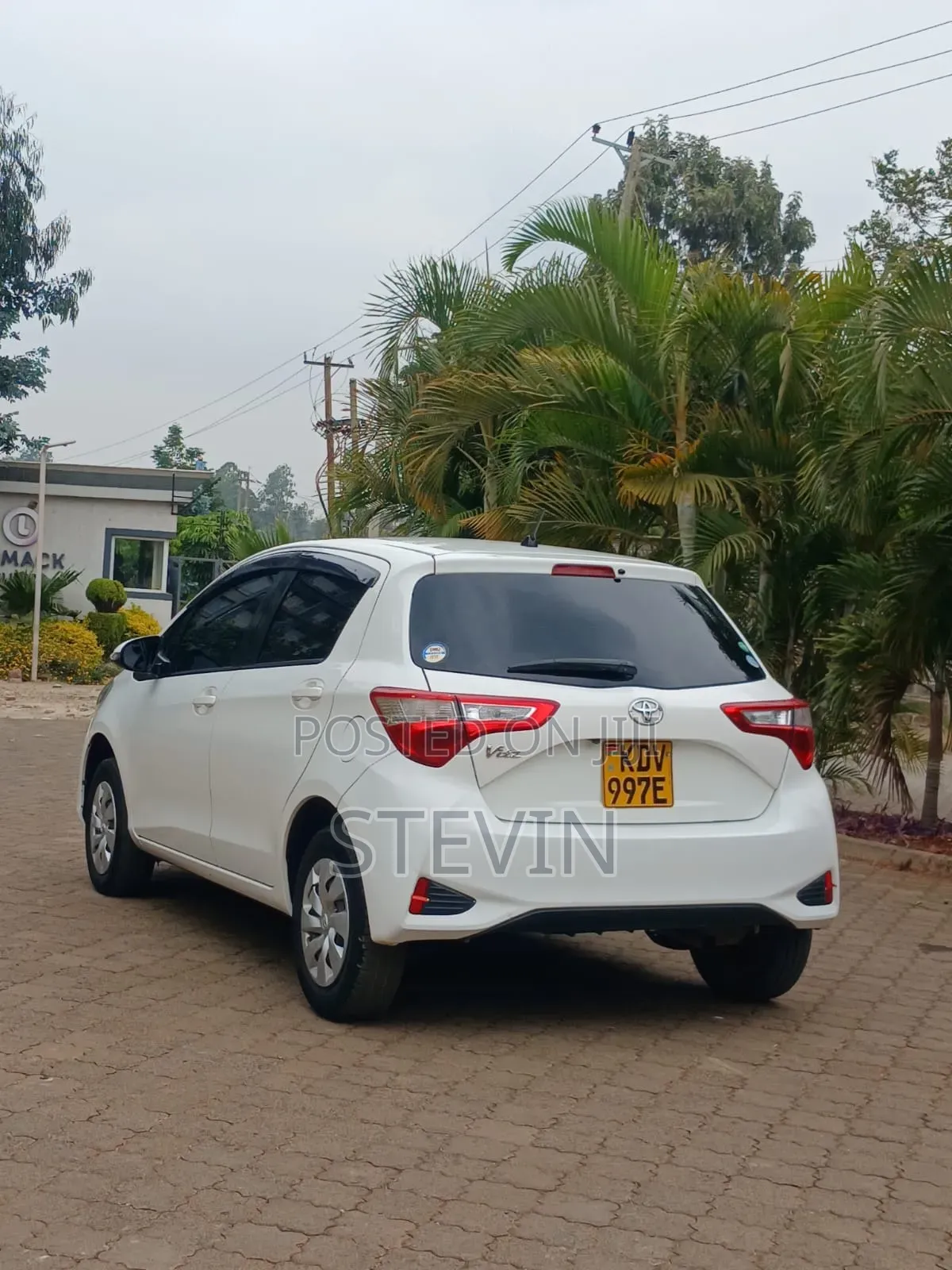 Toyota Vitz 2018 White