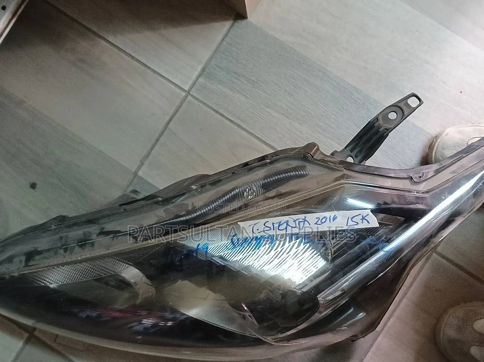 LHS Toyota Sienta 2016 Headlight