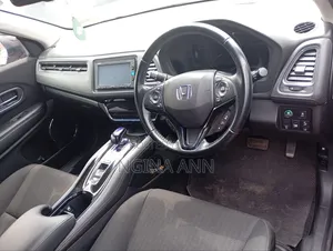 Honda Vezel 2017 Red