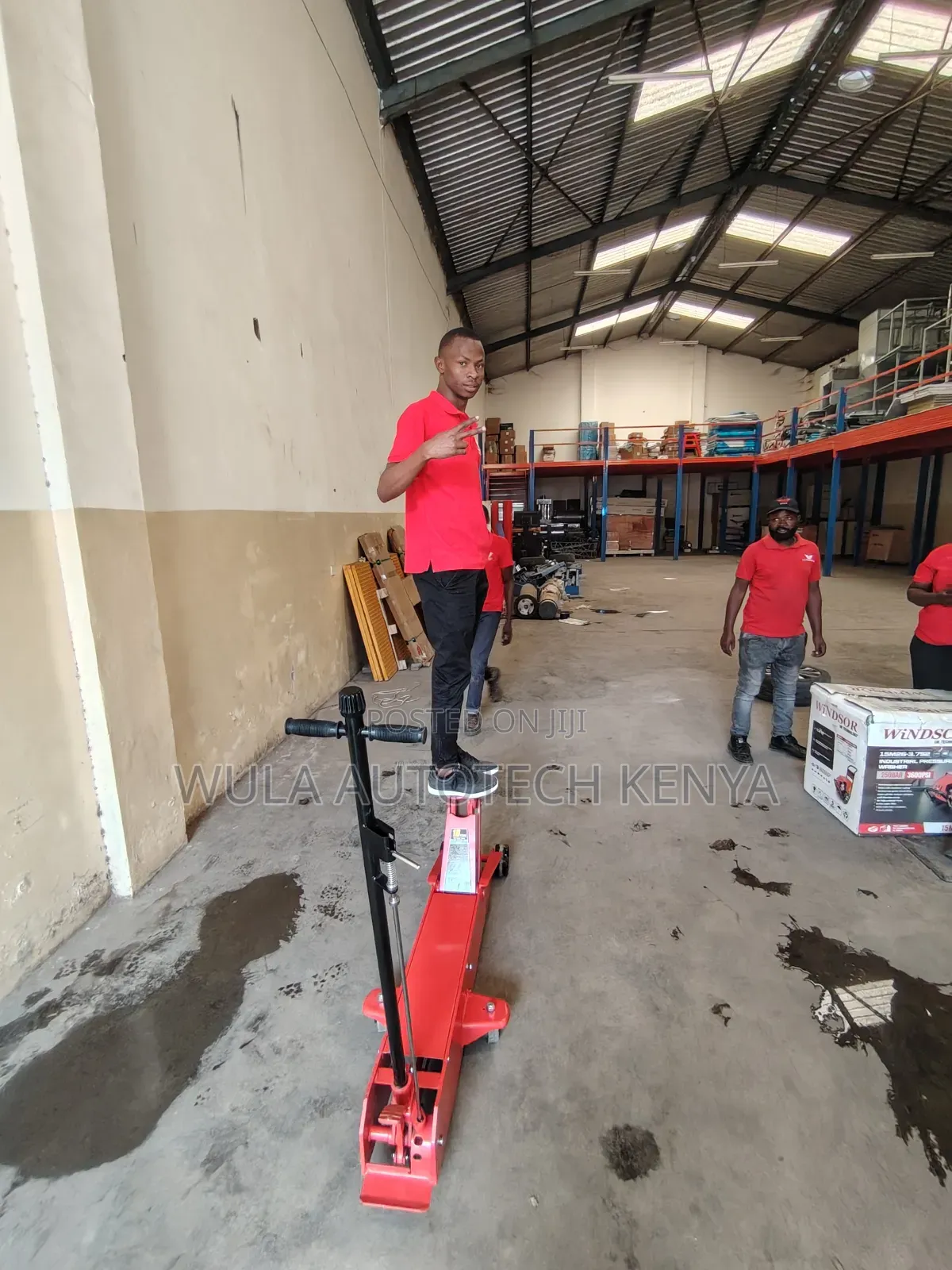 Professional and Durable 10tns Trolley Jack Machine Sunshine Italy