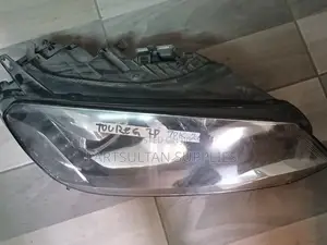 RHS Vw Touareg 7p Headlight