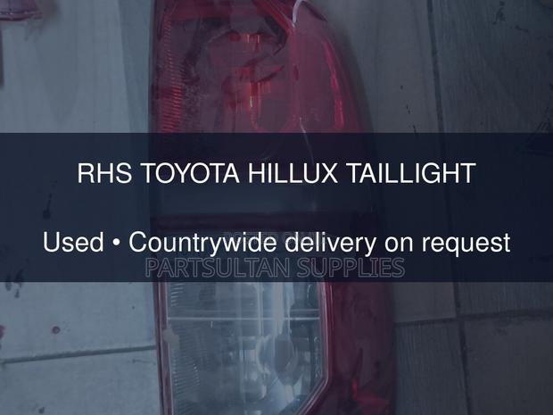 RHS Toyota Hillux Taillight - thumbnail 2