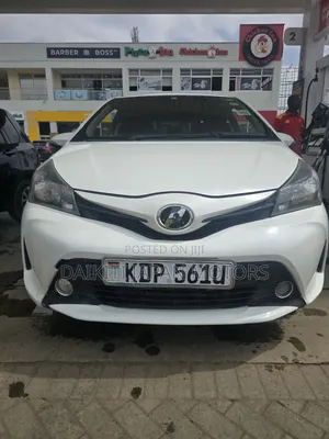 Toyota Vitz 2016 Pearl