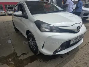 Toyota Vitz 2016 Pearl