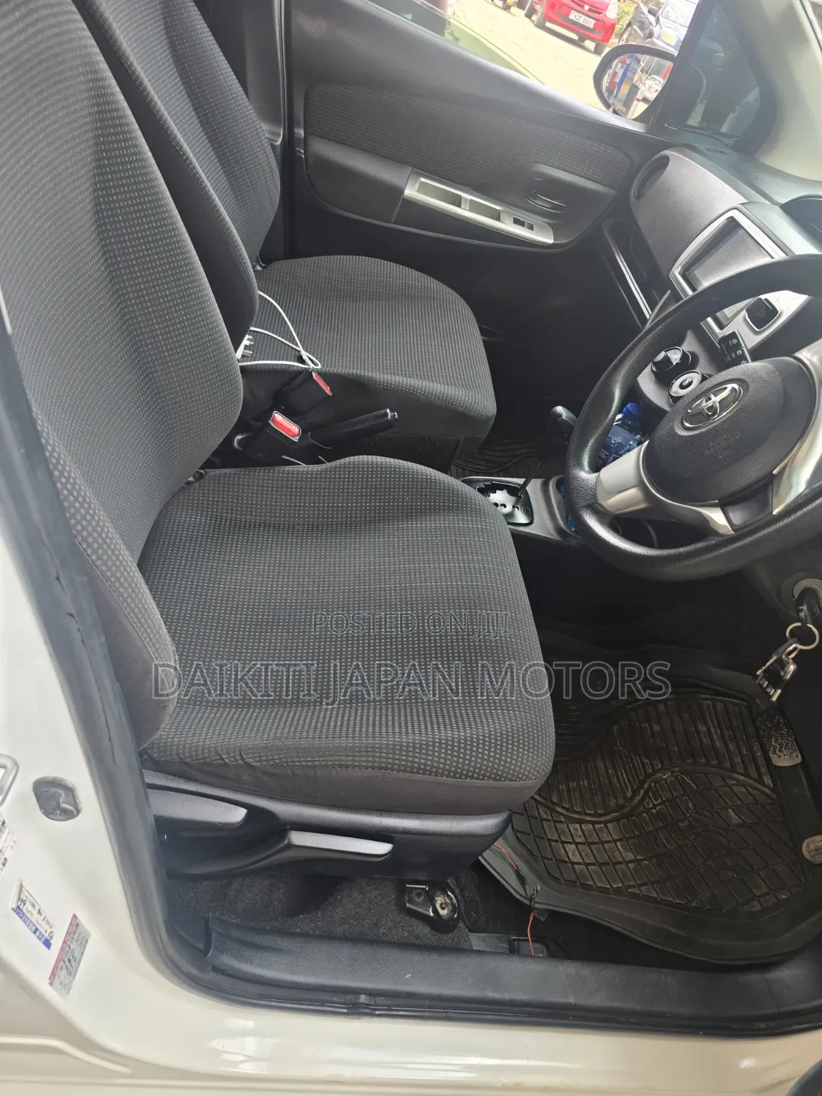 Toyota Vitz 2016 Pearl