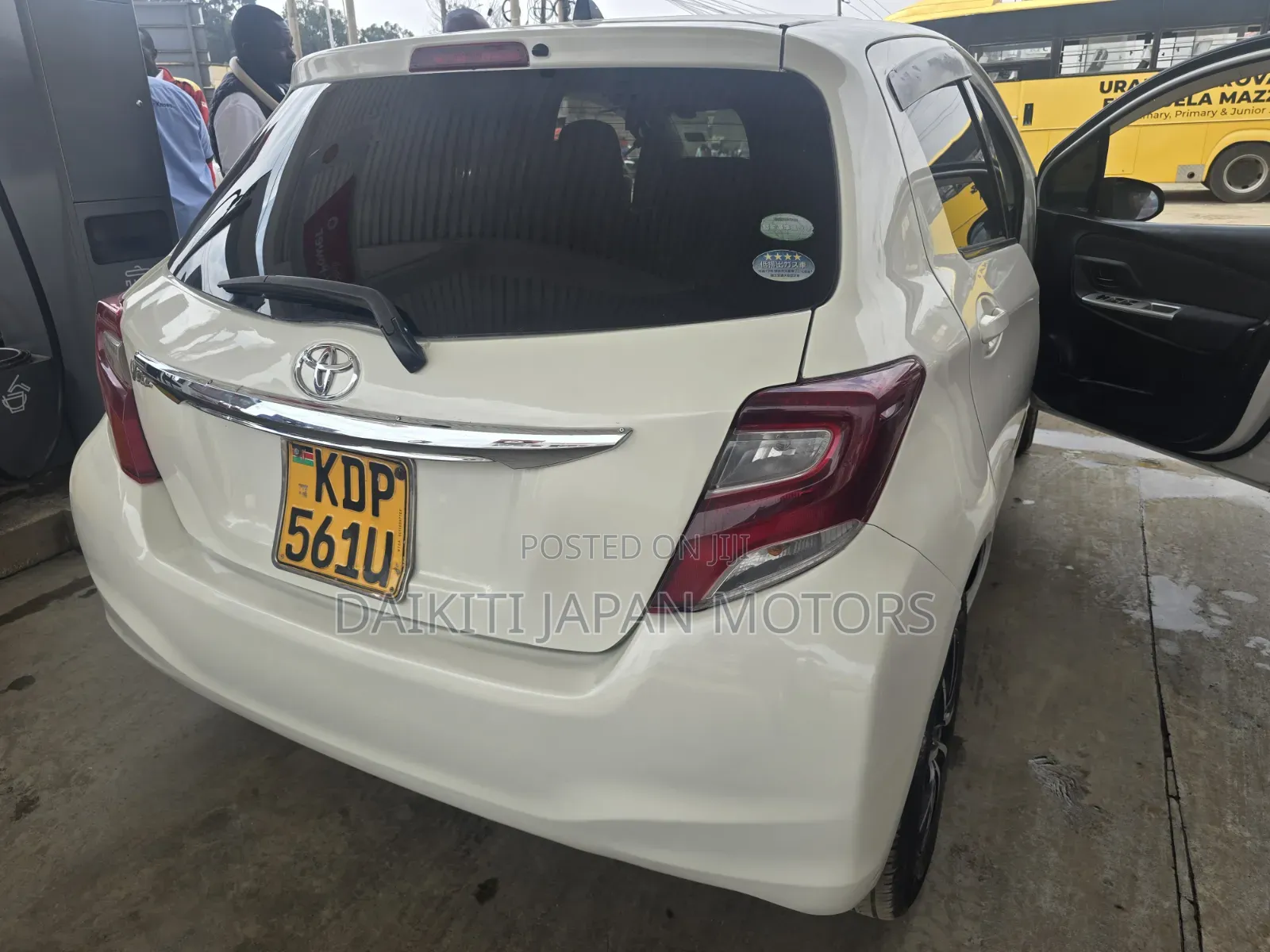 Toyota Vitz 2016 Pearl