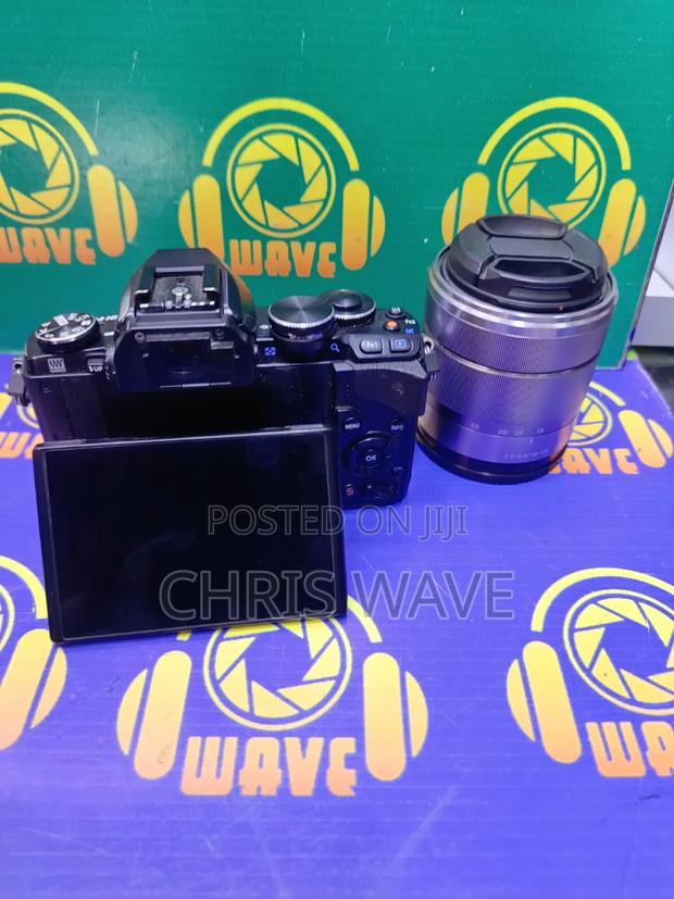 Olympus E-M10 Mirrorless Camera - thumbnail 2