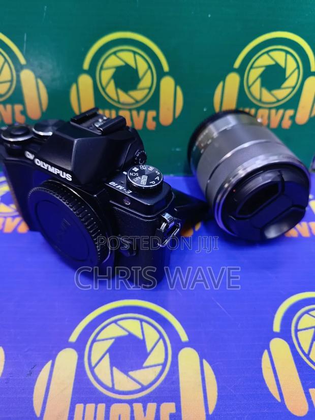 Olympus E-M10 Mirrorless Camera - thumbnail 3