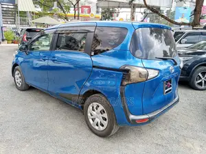 Toyota Sienta 2017 Blue
