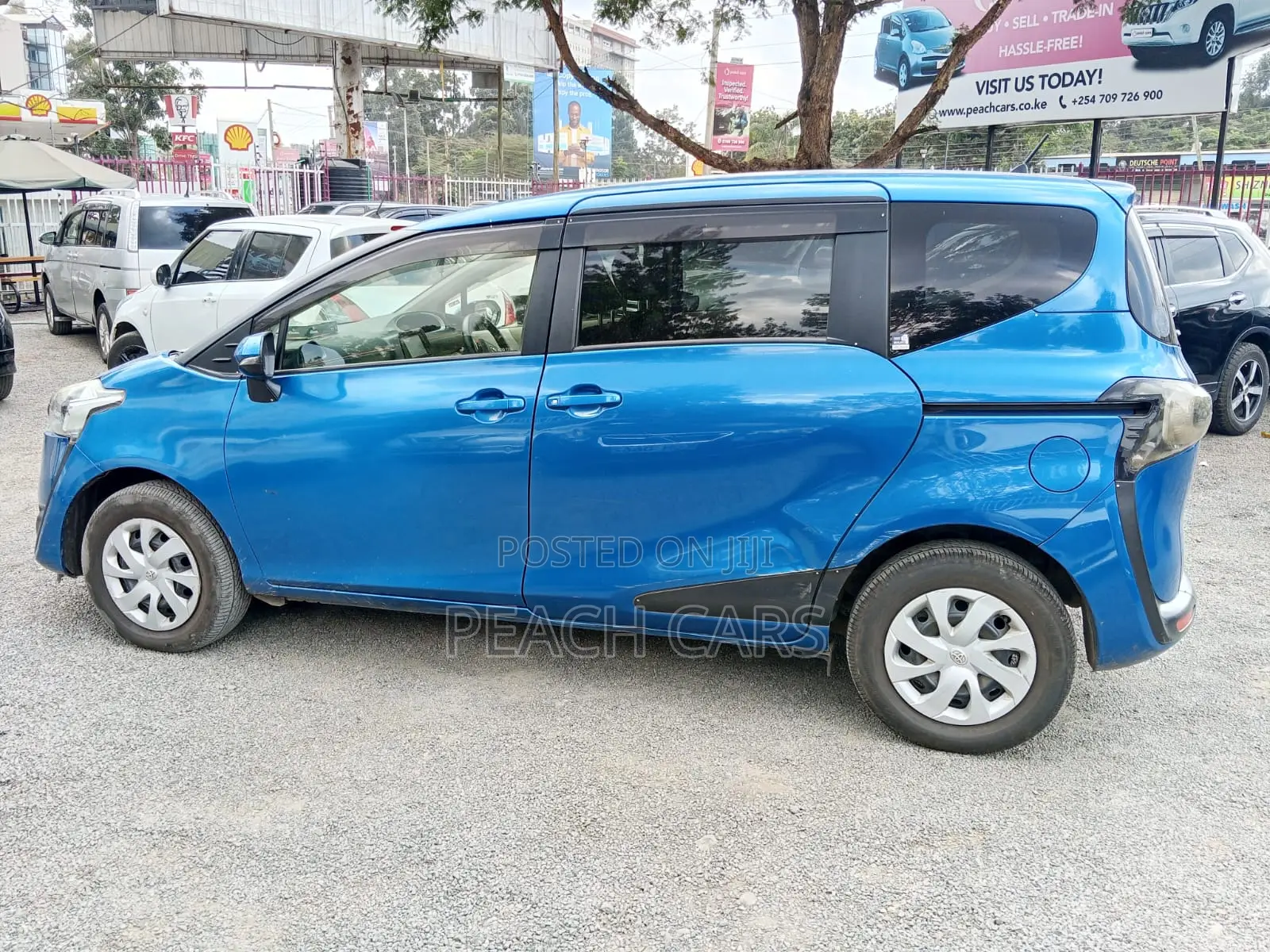 Toyota Sienta 2017 Blue