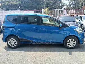 Toyota Sienta 2017 Blue