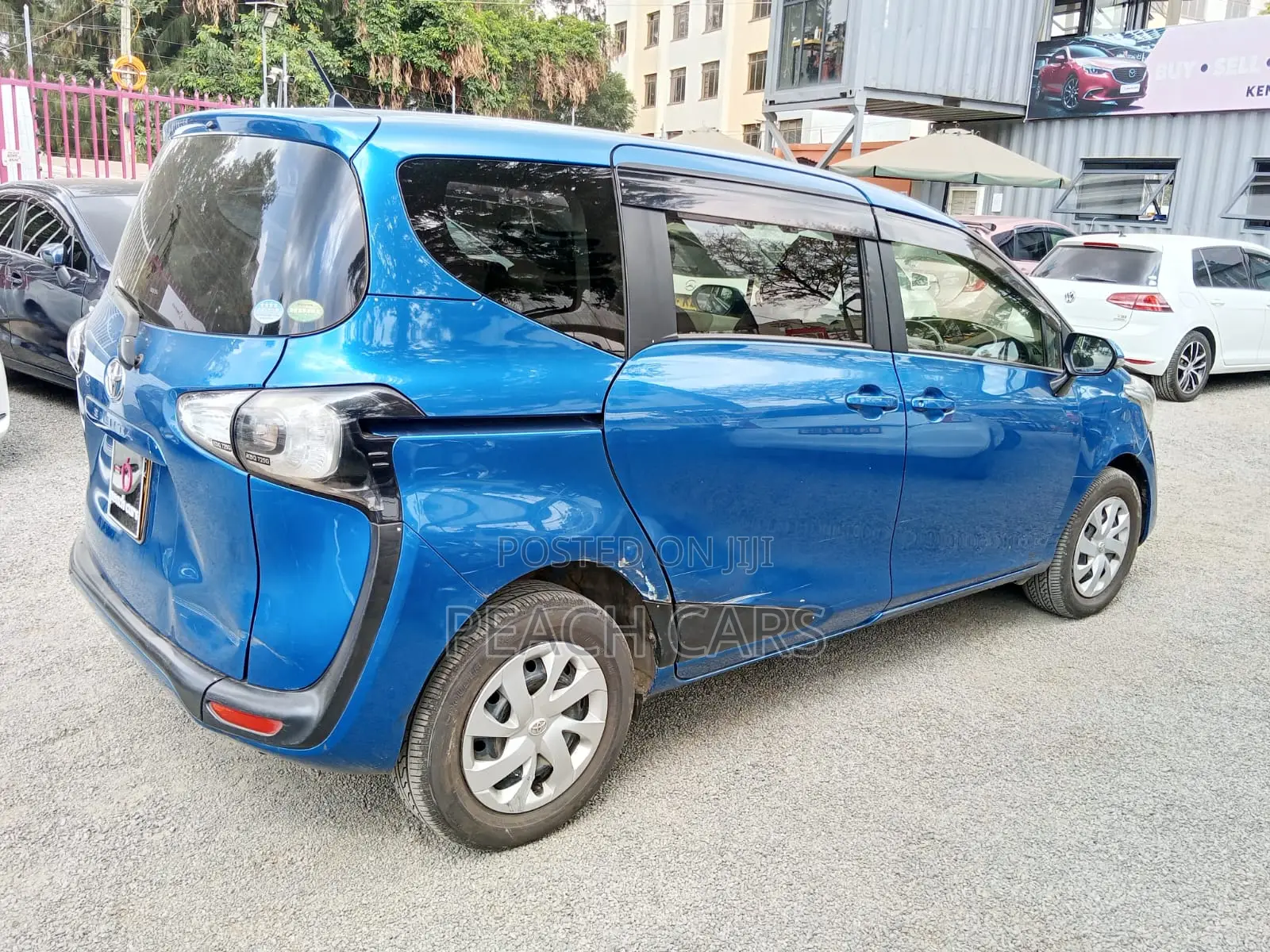 Toyota Sienta 2017 Blue