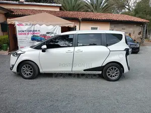 Toyota Sienta 2018 White