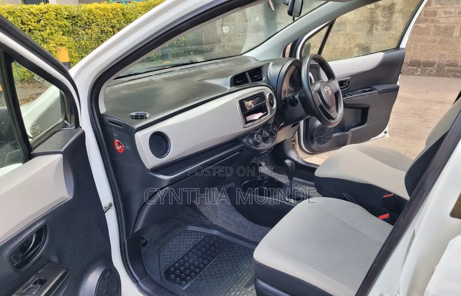 Toyota Vitz 2014 White