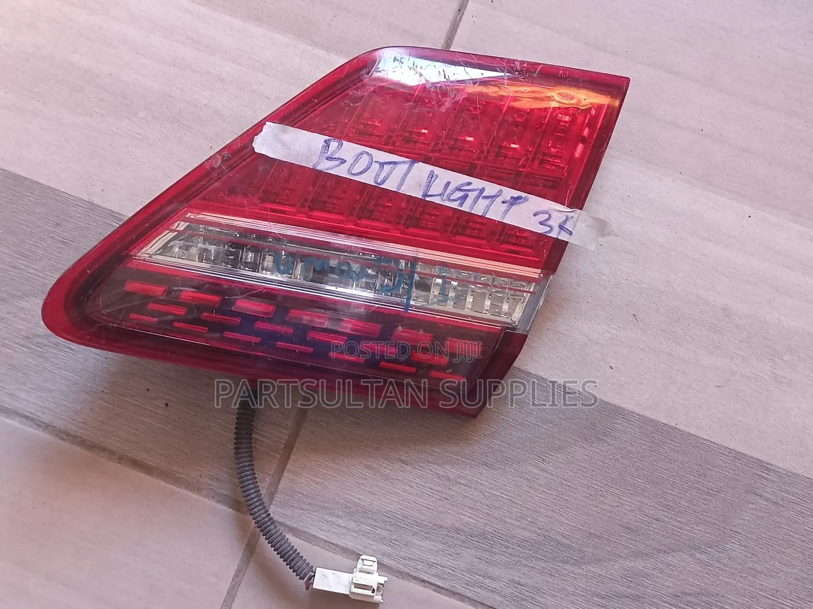 LHS Toyota Crown Boot Light