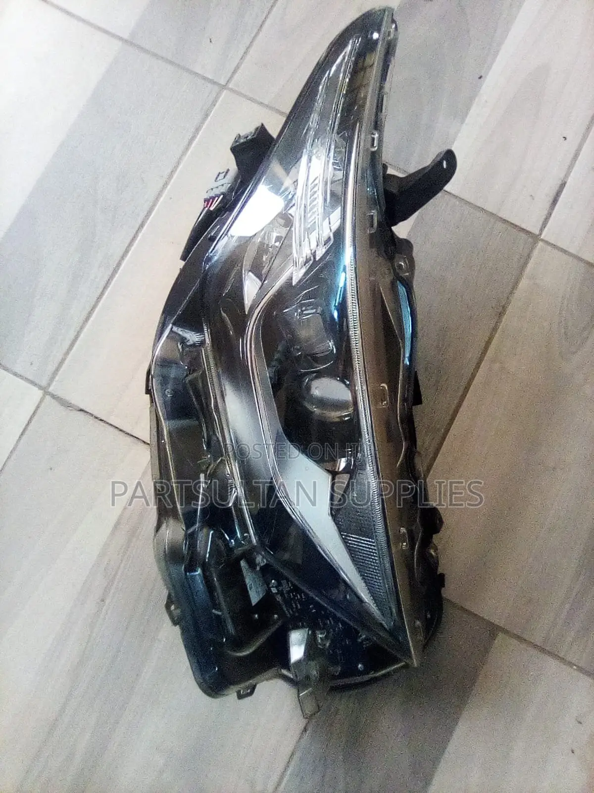 Toyota Auris Headlight