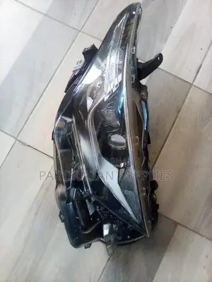 Toyota Auris Headlight