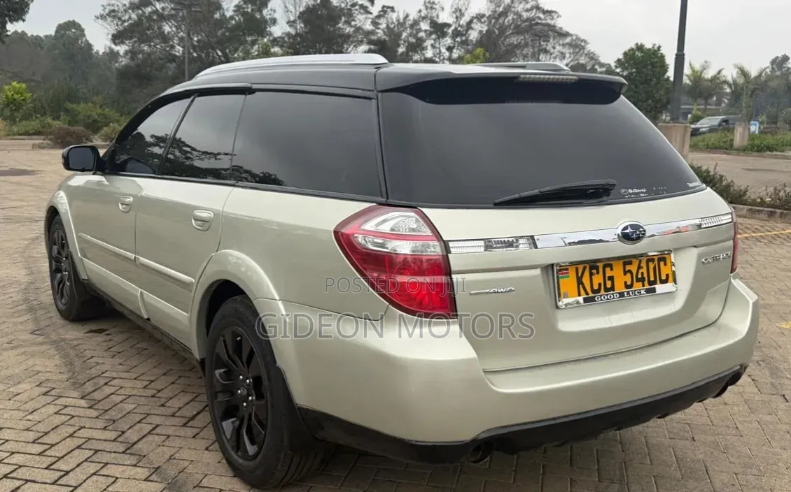 Subaru Outback 2009 Gold
