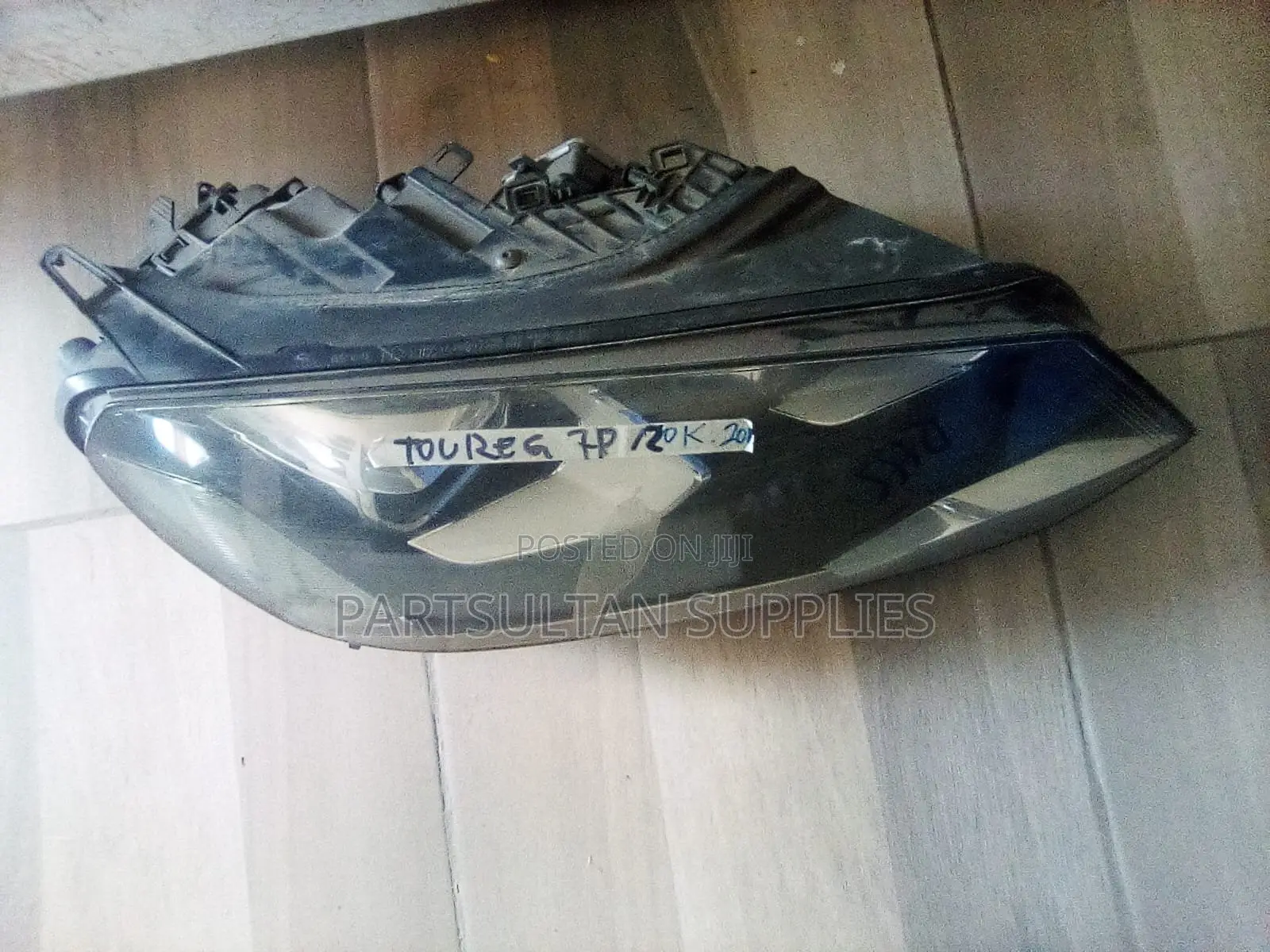 RHS Vw Tuareg Headlight