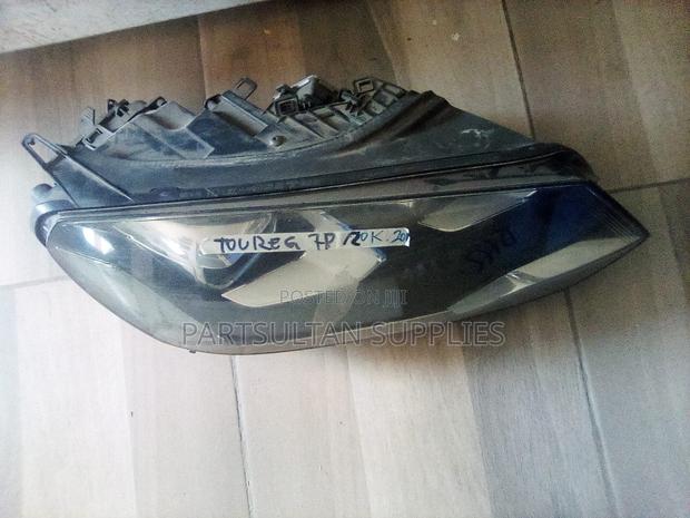 RHS Vw Tuareg Headlight - main view