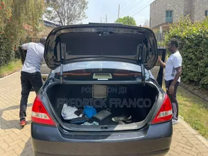 Nissan Tiida 2016 Black