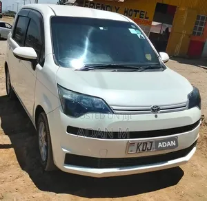 Toyota Spade 2015 White