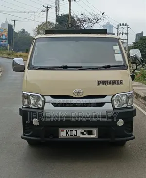 Toyota HiAce 2015 Brown