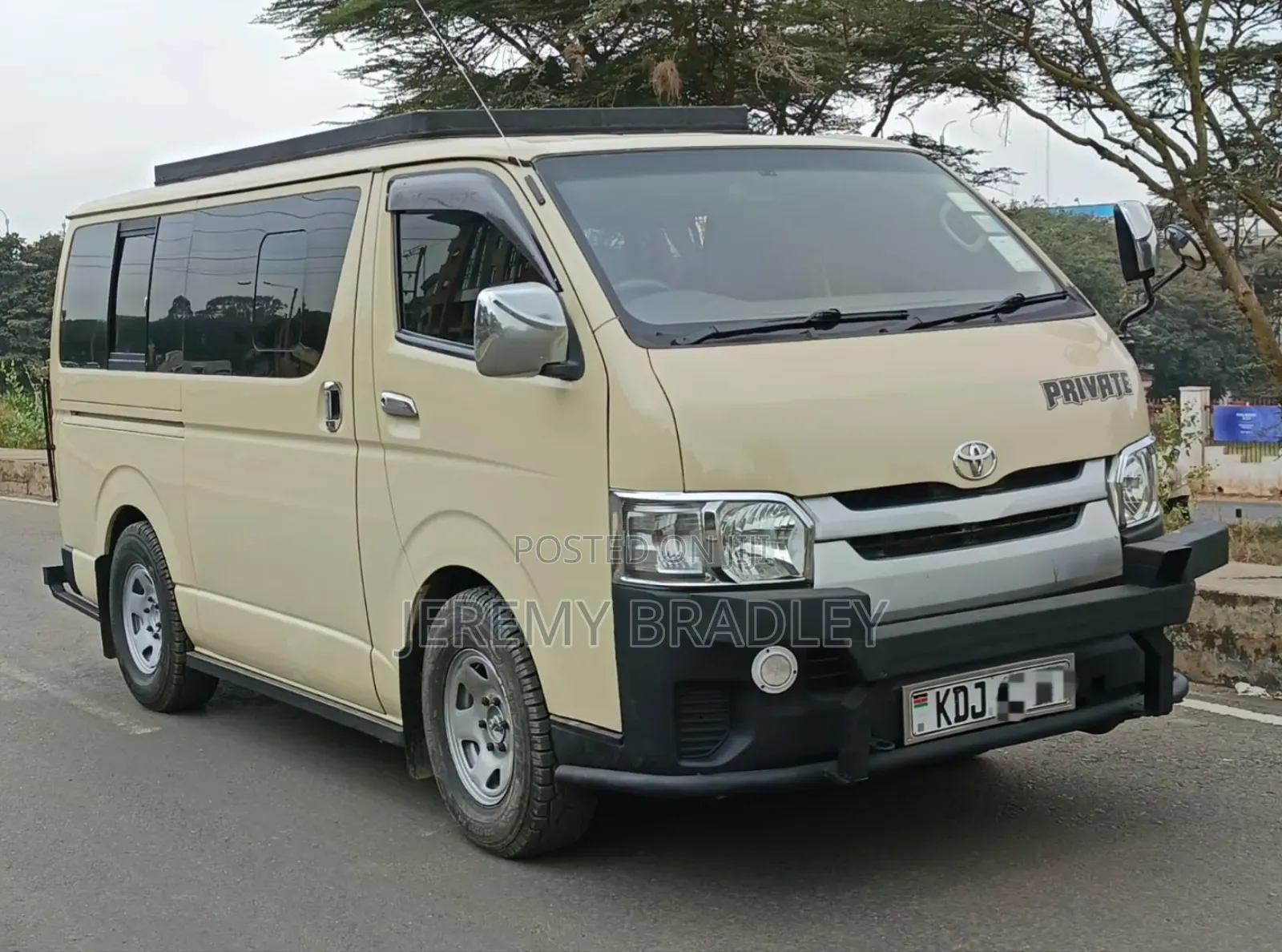 Toyota HiAce 2015 Brown