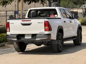 Toyota Hilux 2019 Pearl