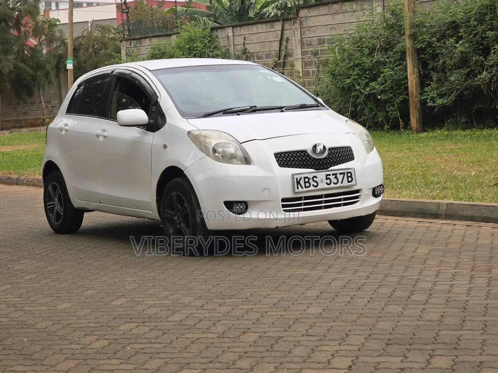 Toyota Vitz 2005 White