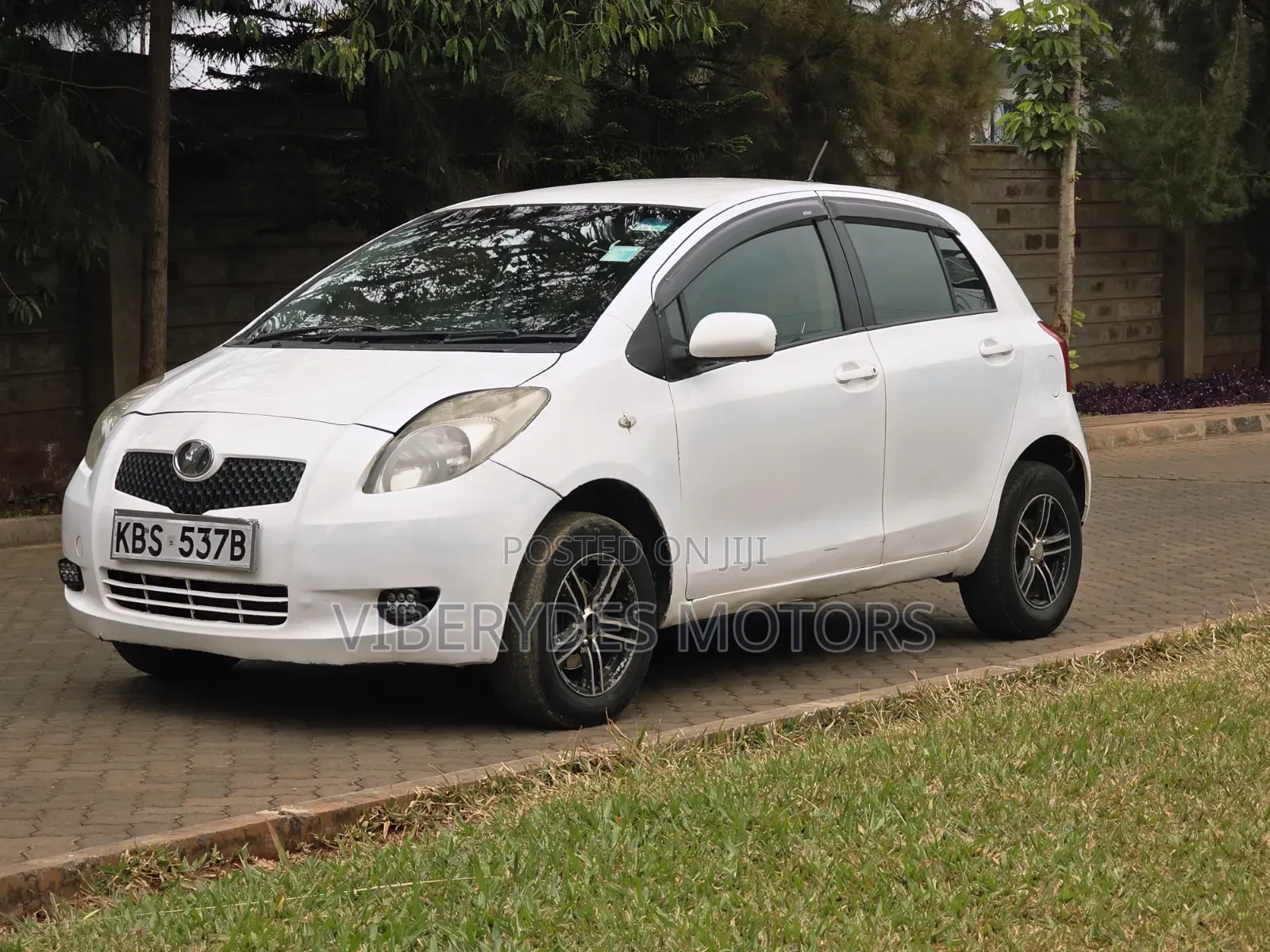 Toyota Vitz 2005 White