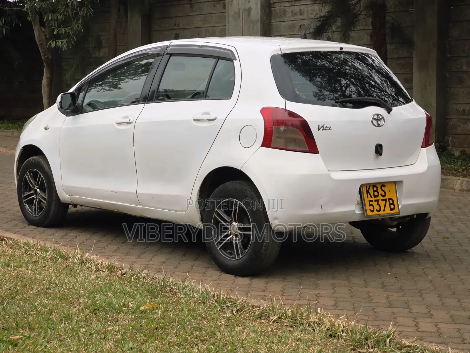 Toyota Vitz 2005 White