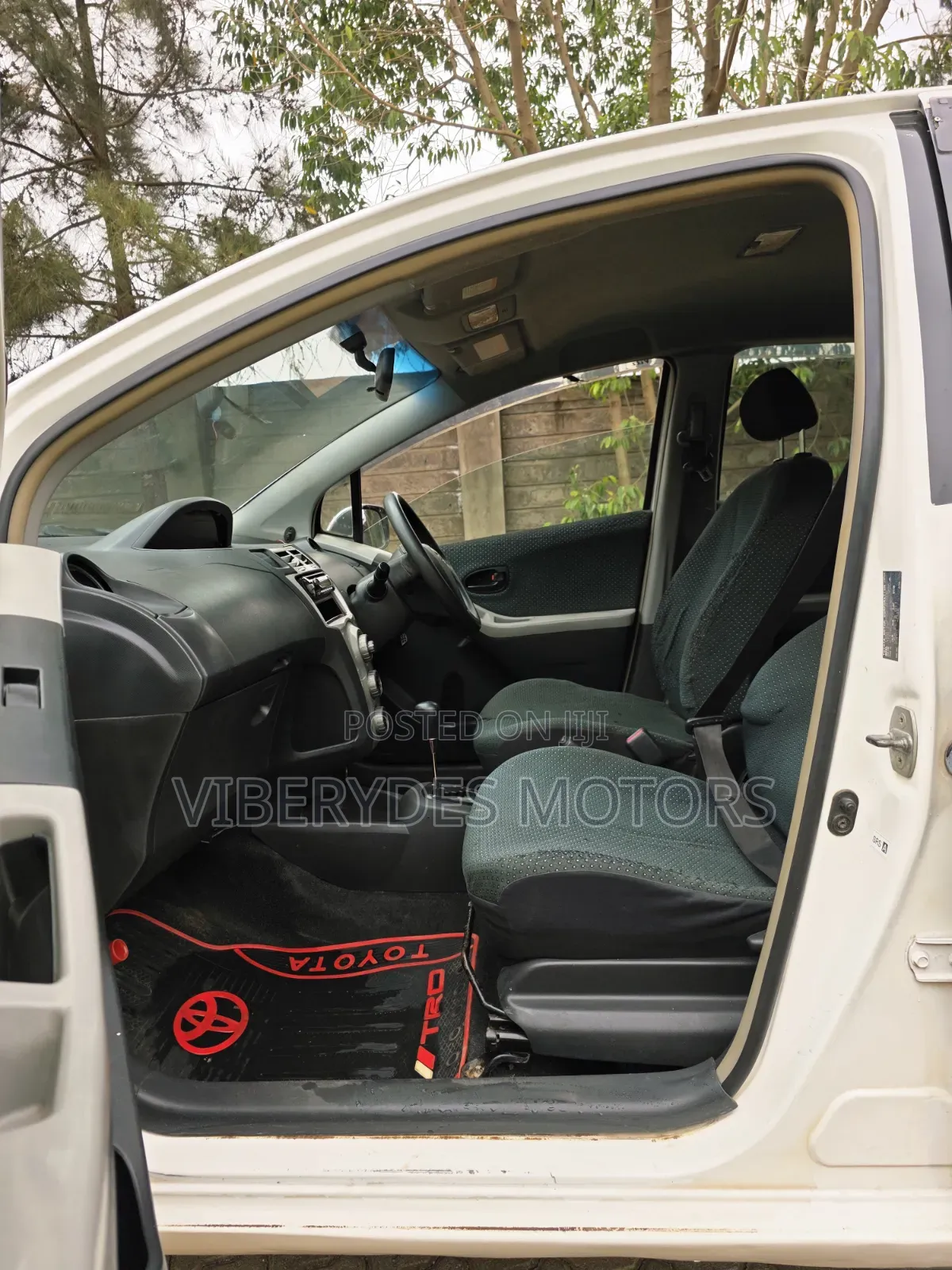 Toyota Vitz 2005 White