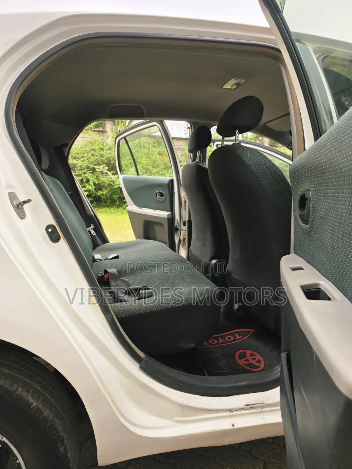 Toyota Vitz 2005 White