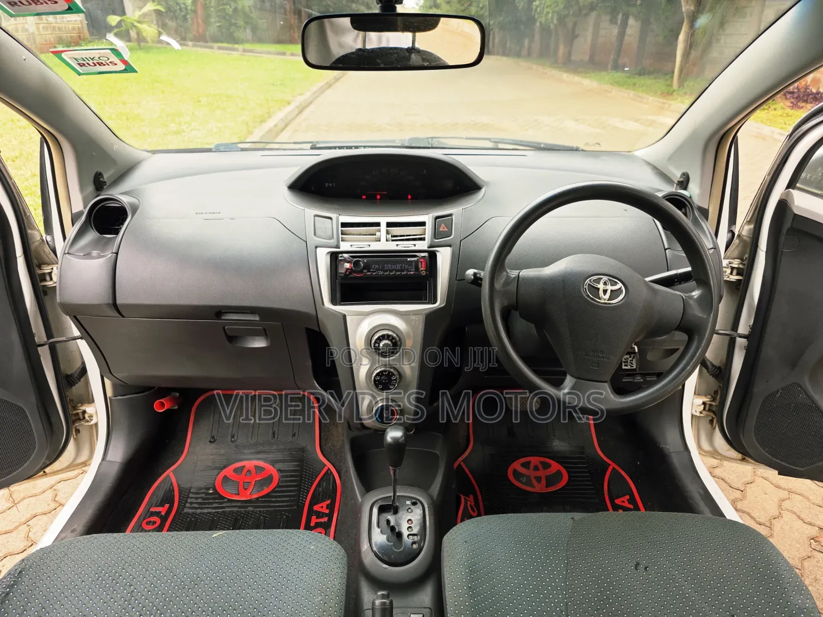 Toyota Vitz 2005 White