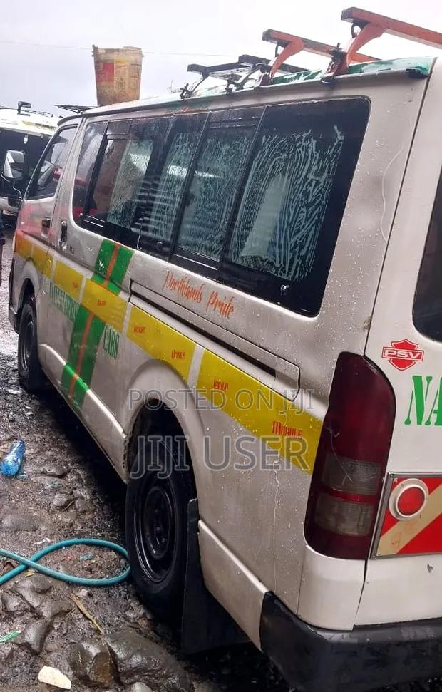 Toyota HiAce 2010 White