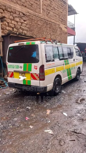 Toyota HiAce 2010 White