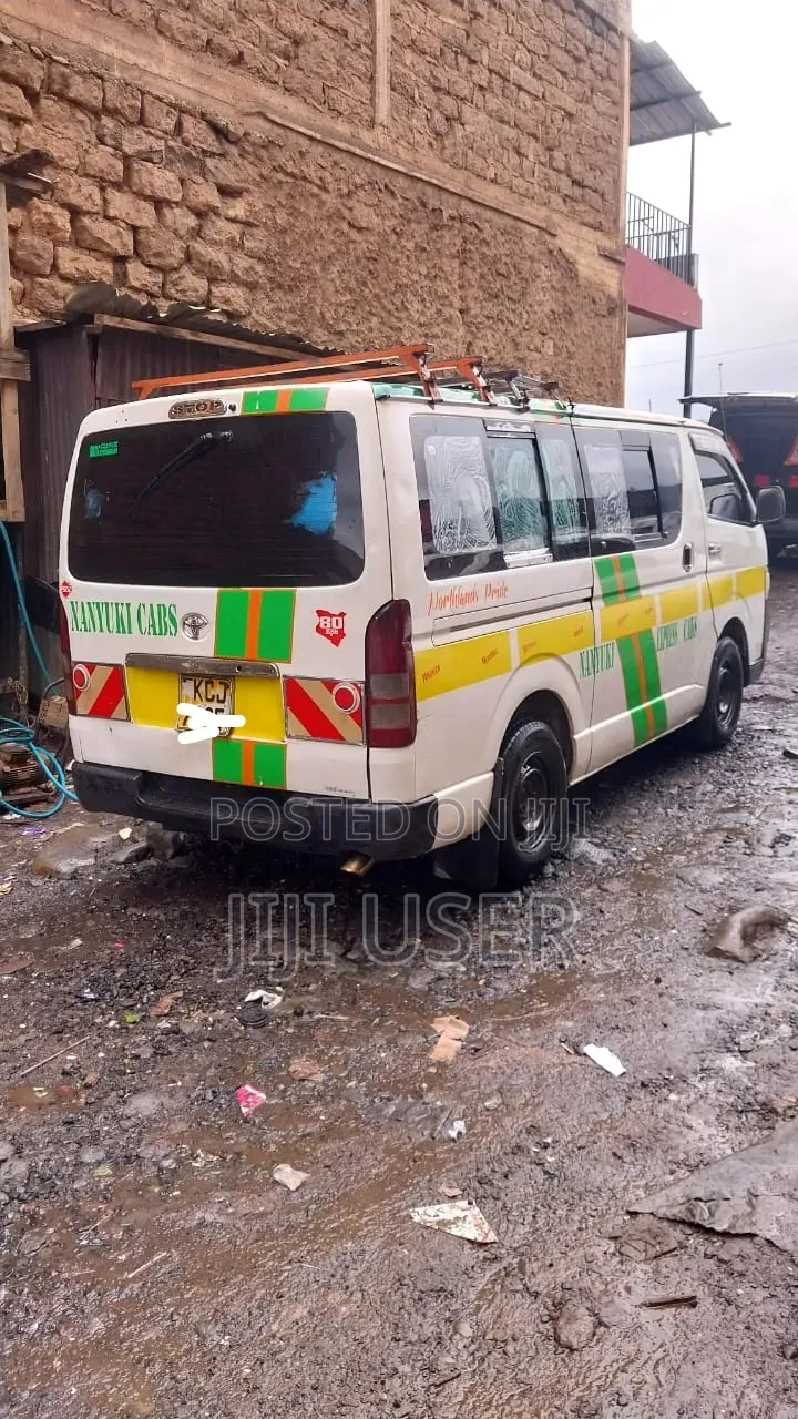 Toyota HiAce 2010 White