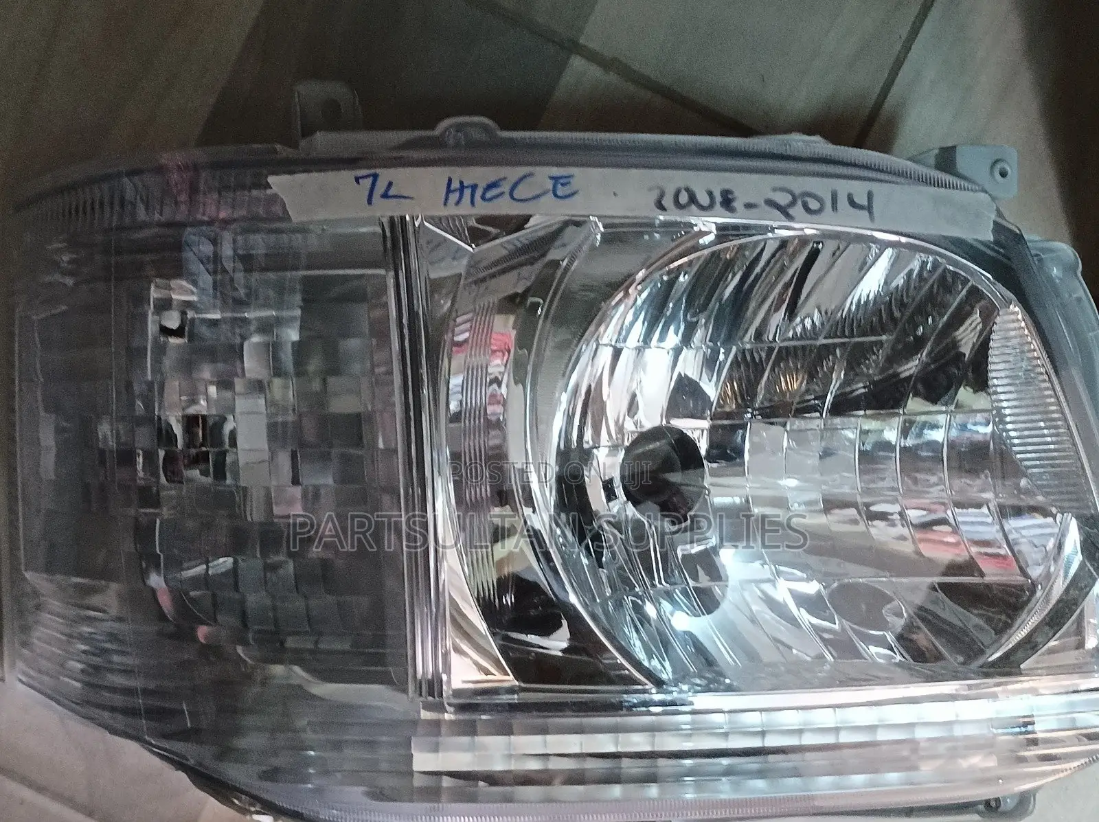 LHS Toyota Hiace 7l Headlight