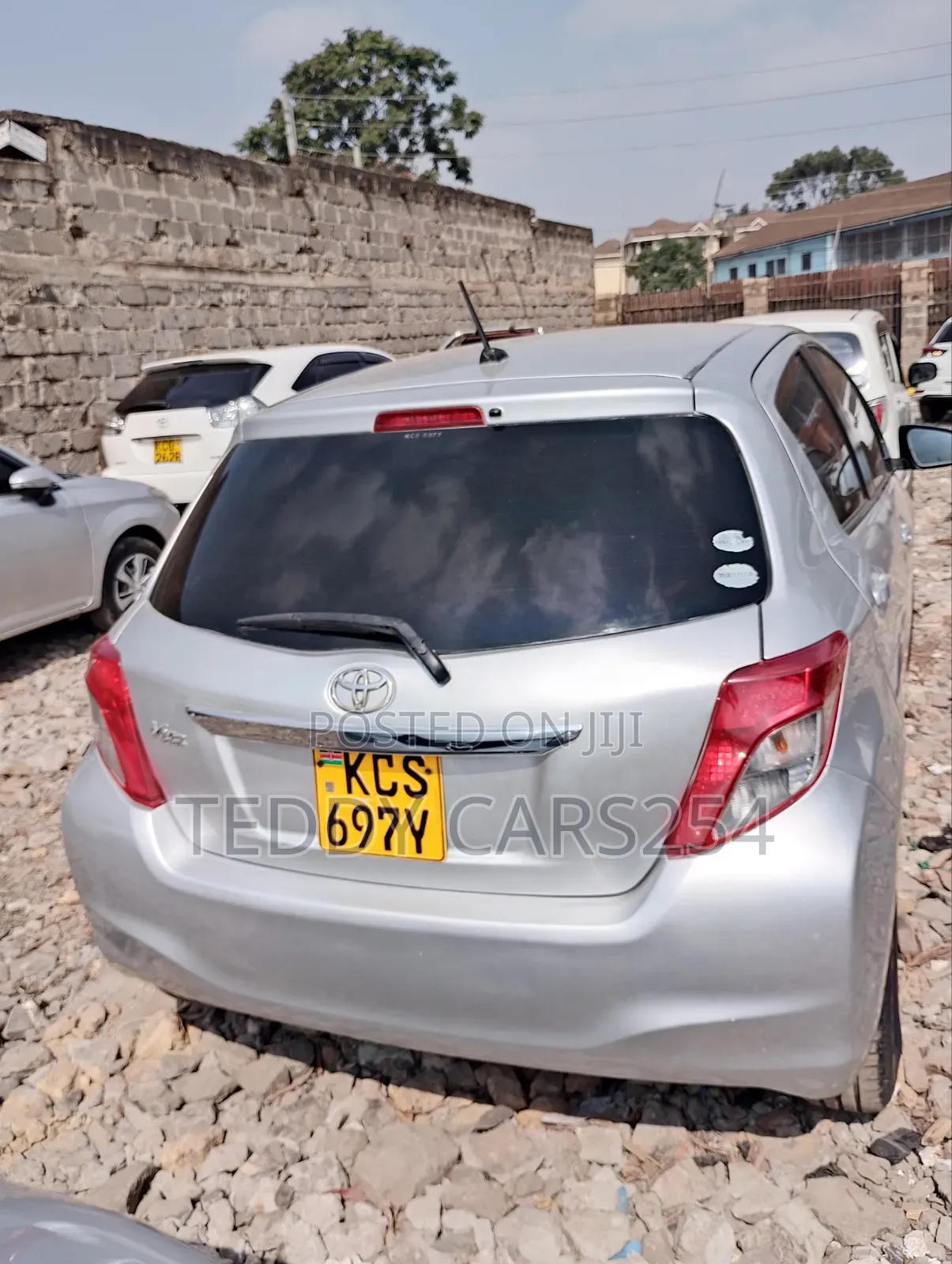Toyota Vitz 2012 Silver