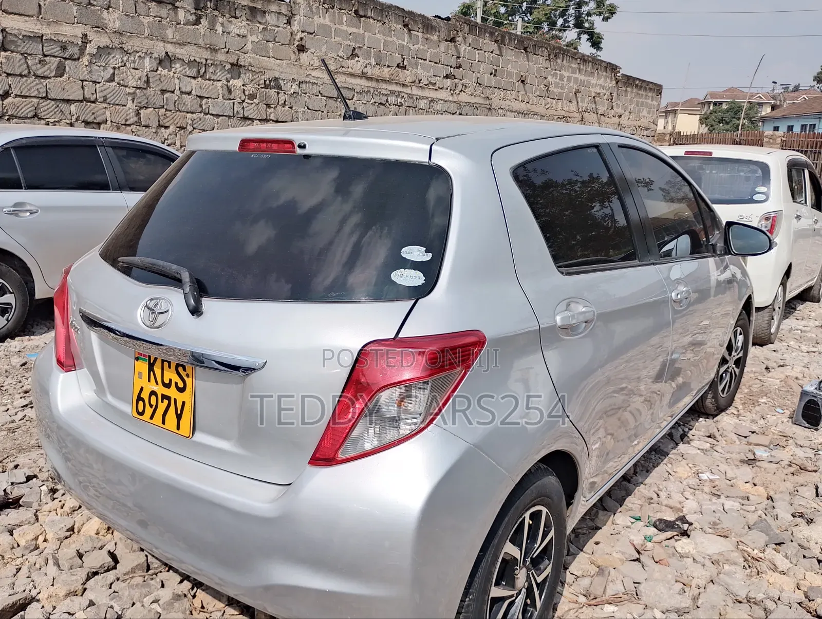 Toyota Vitz 2012 Silver