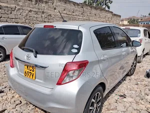 Toyota Vitz 2012 Silver